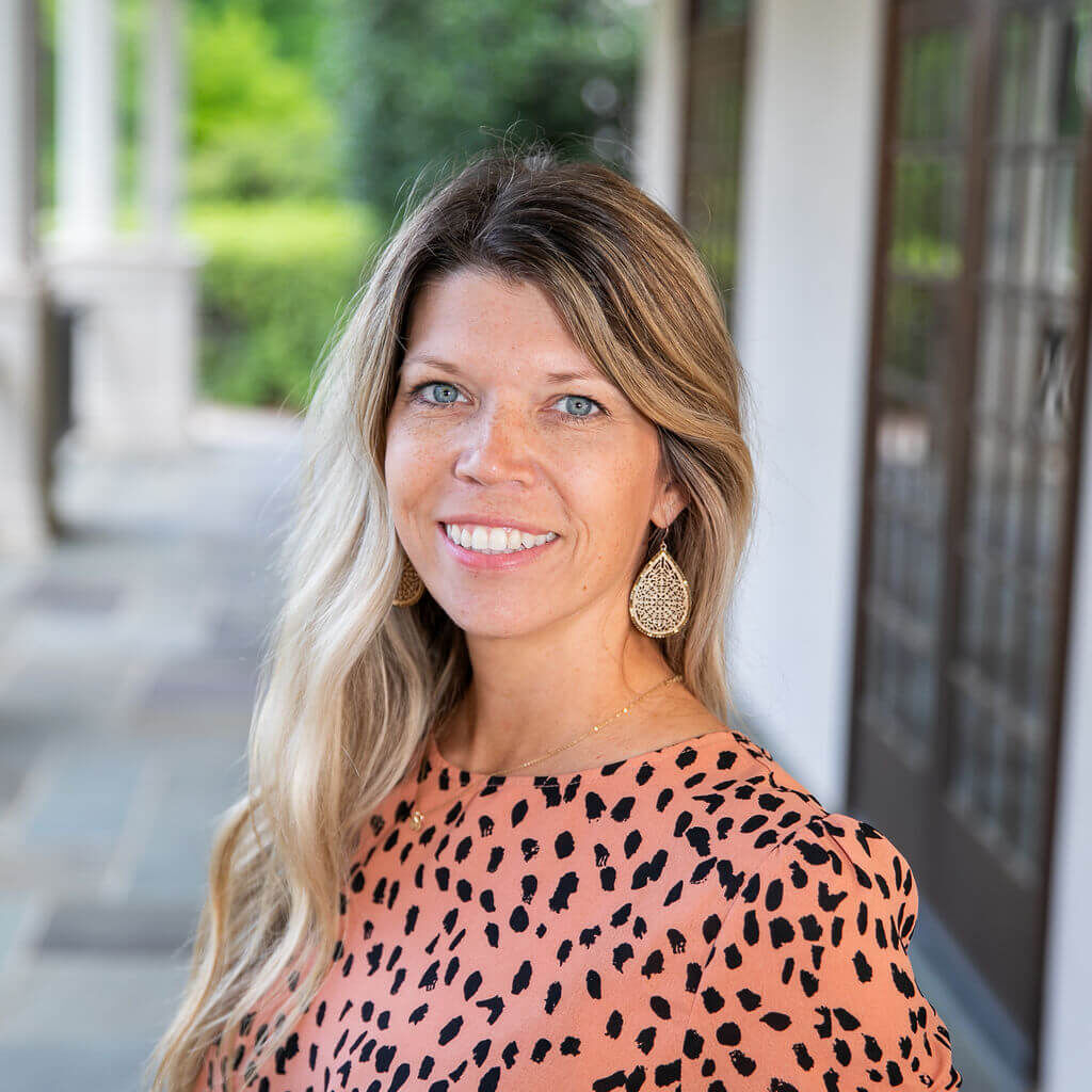 Headshot - Sarah McKinnie